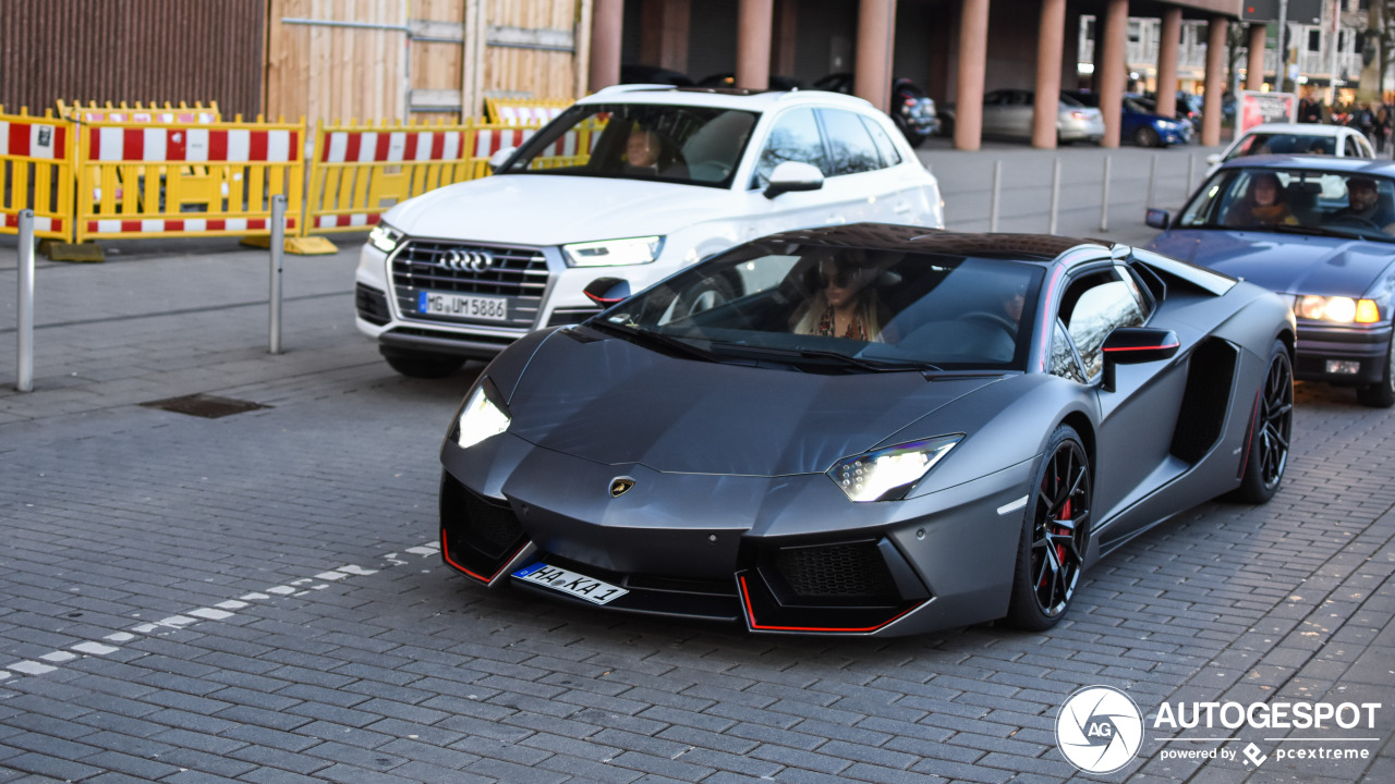 Lamborghini Aventador LP700-4 Roadster Pirelli Edition