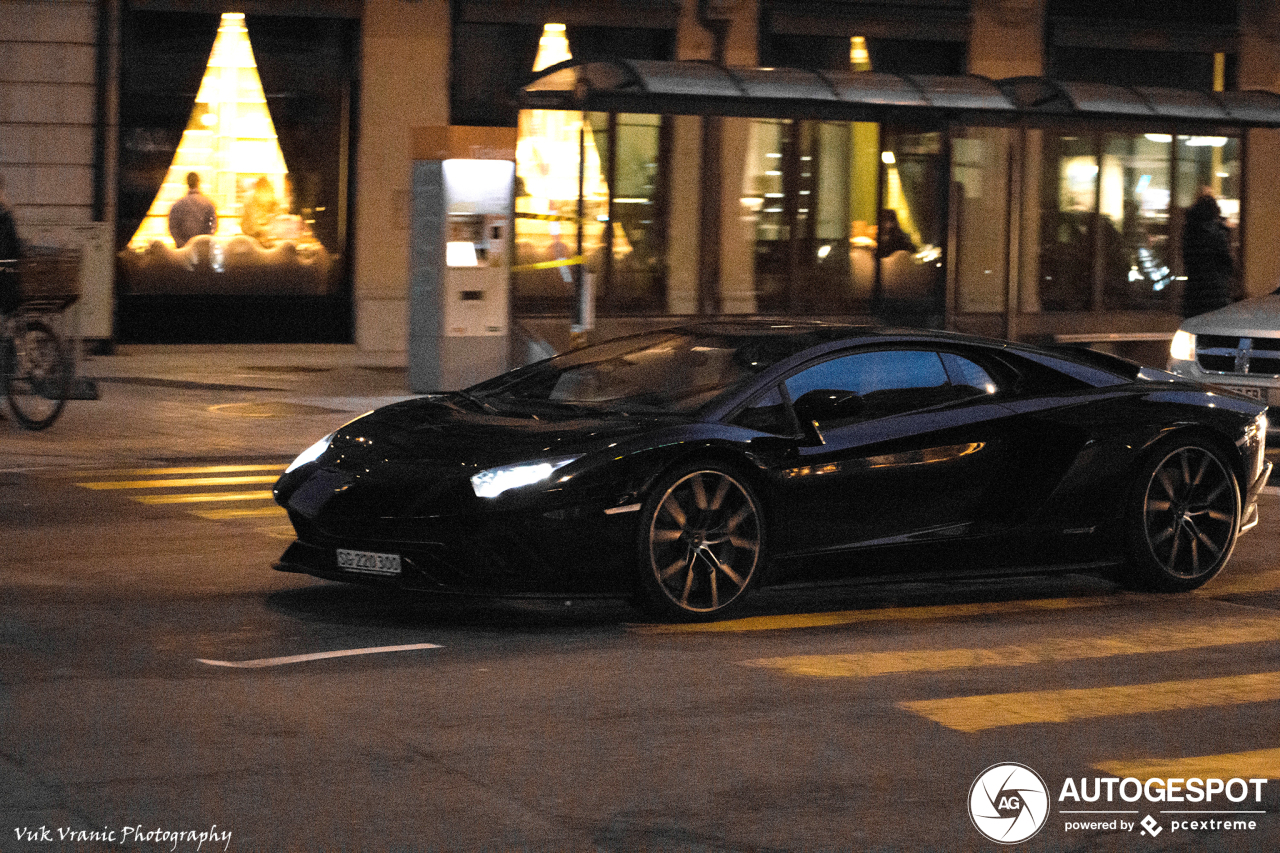 Lamborghini Aventador S LP740-4