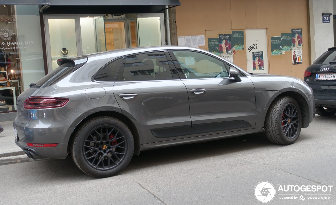 Porsche 95B Macan GTS