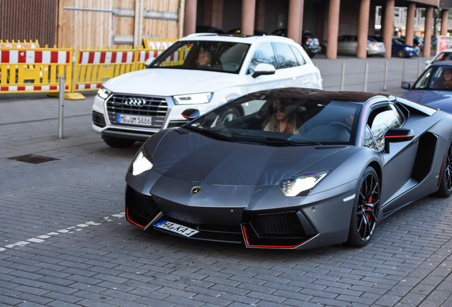 Lamborghini Aventador LP700-4 Roadster Pirelli Edition