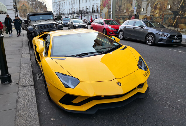 Lamborghini Aventador S LP740-4