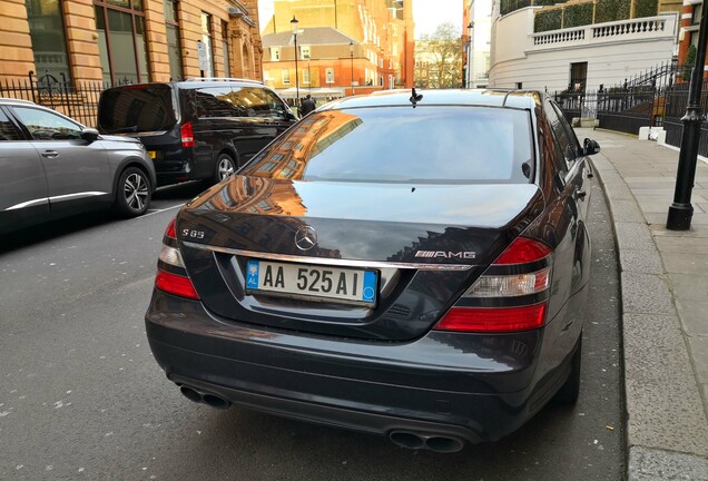 Mercedes-Benz S 65 AMG V221