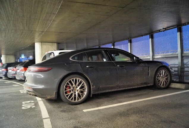 Porsche 971 Panamera Turbo