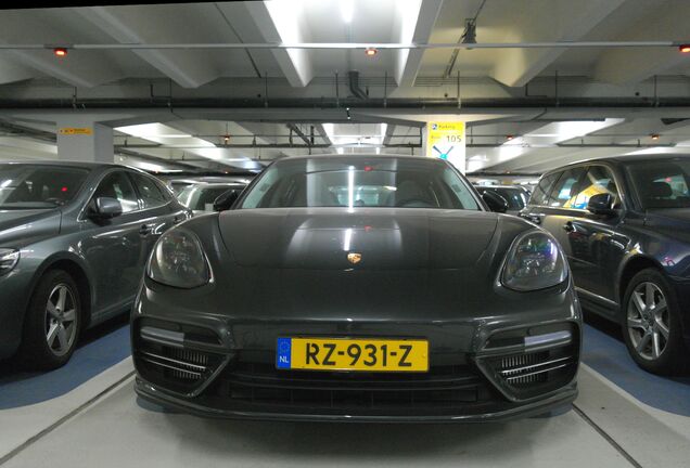 Porsche 971 Panamera Turbo S E-Hybrid Executive