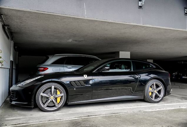 Ferrari GTC4Lusso T