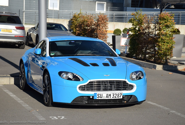 Aston Martin V12 Vantage