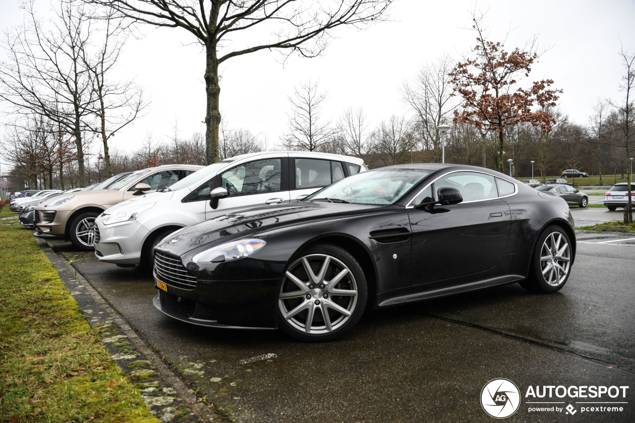 Aston Martin V12 Vantage