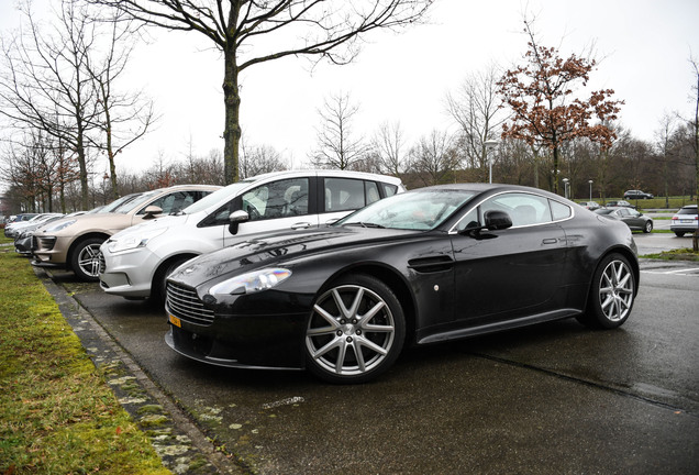 Aston Martin V12 Vantage