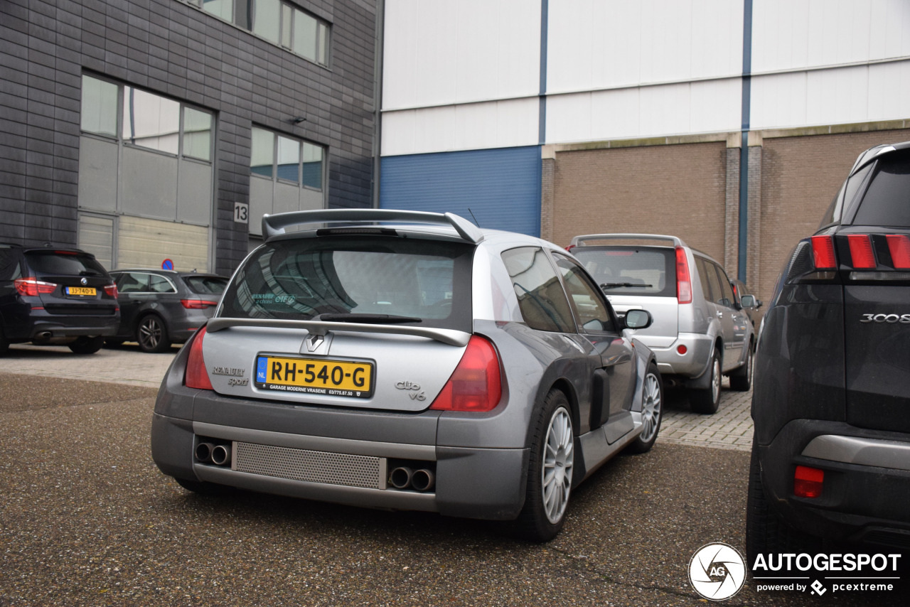 Renault Clio V6