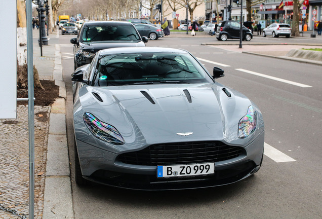 Aston Martin DB11 AMR