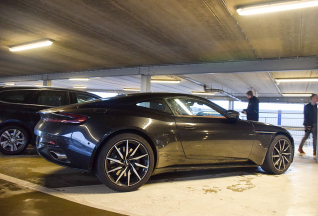 Aston Martin DB11