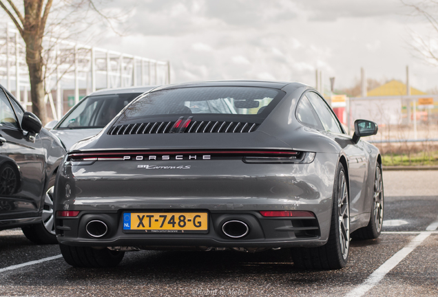 Porsche 992 Carrera 4S