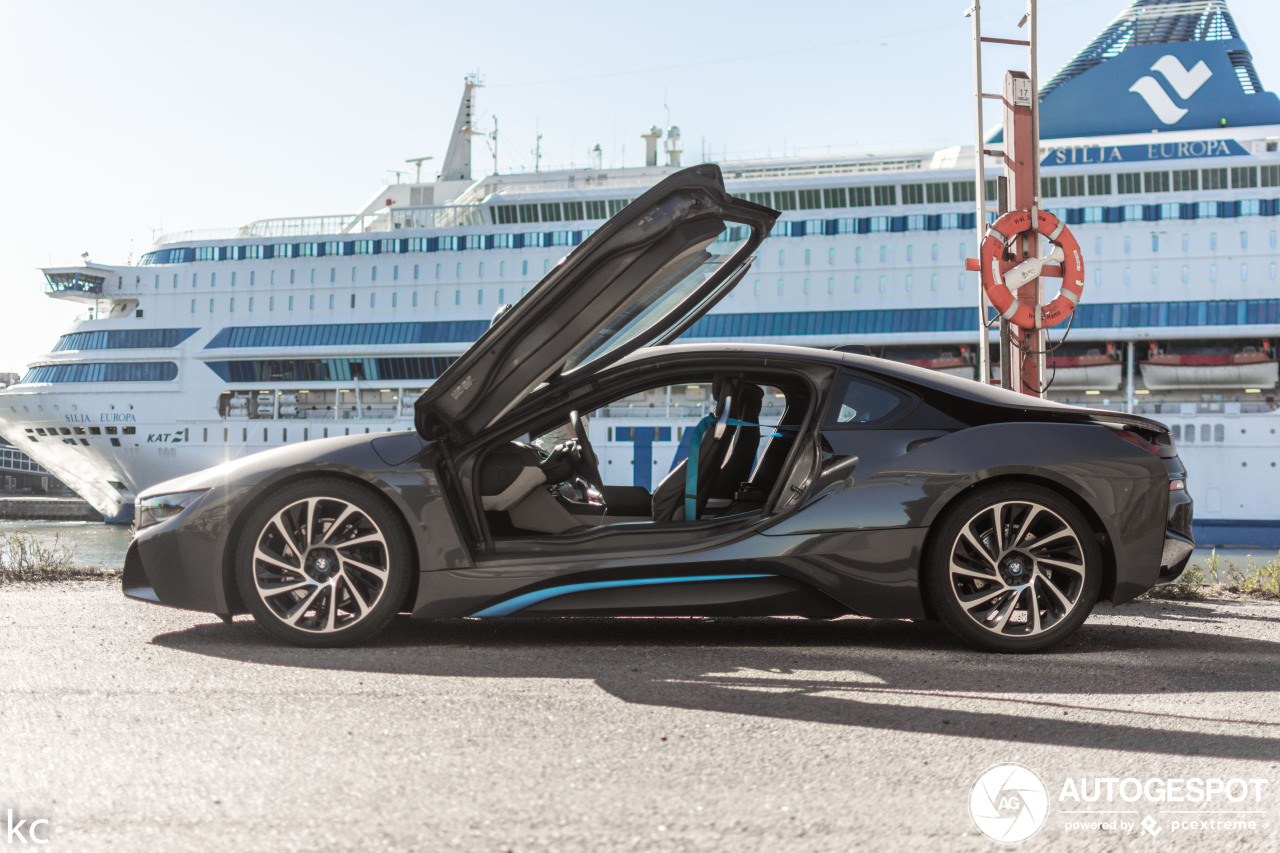 BMW i8