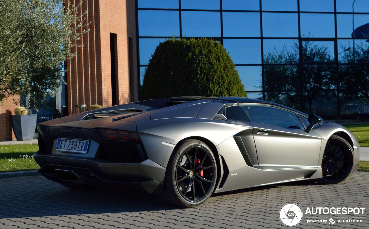 Lamborghini Aventador LP700-4 Roadster