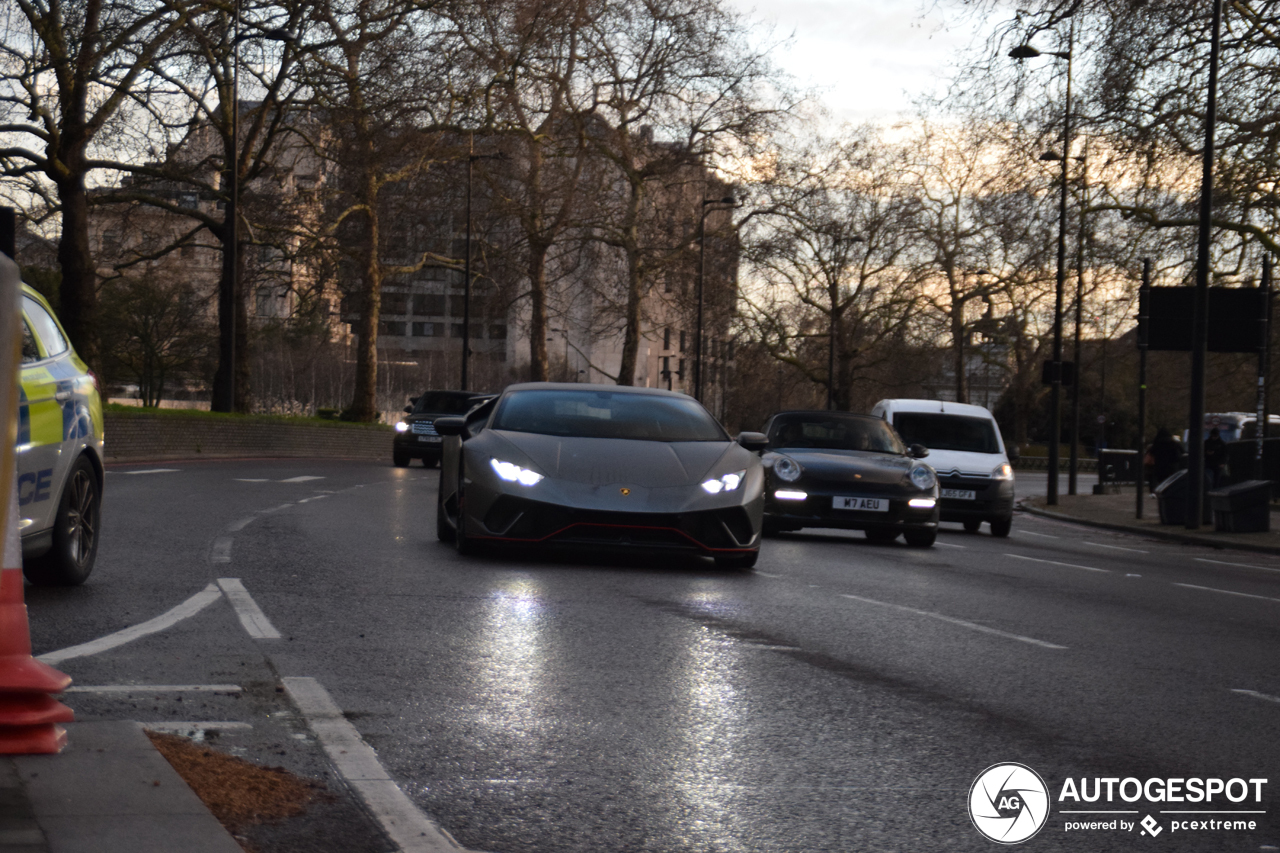 Lamborghini Huracán LP640-4 Performante