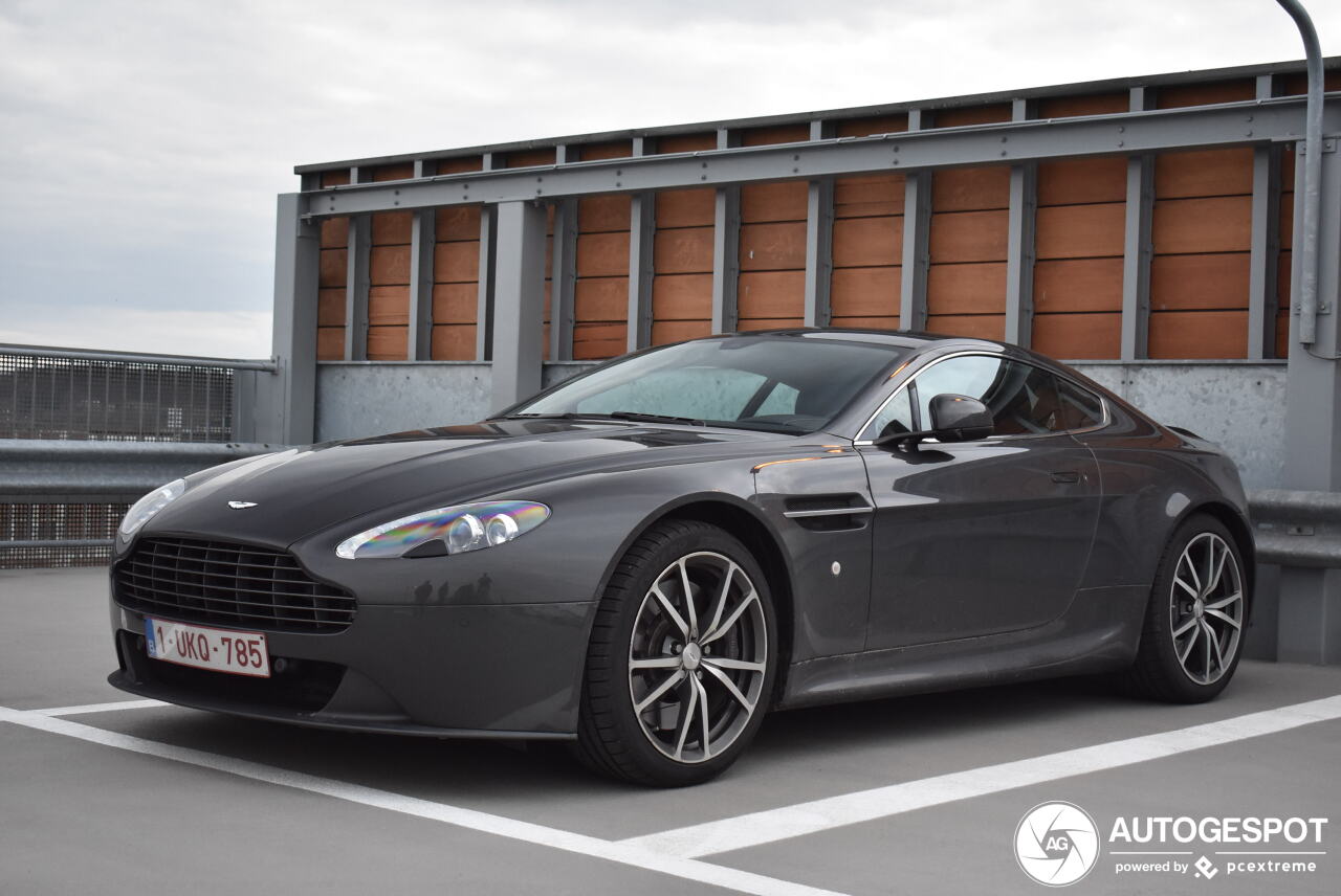 Aston Martin V8 Vantage 2012