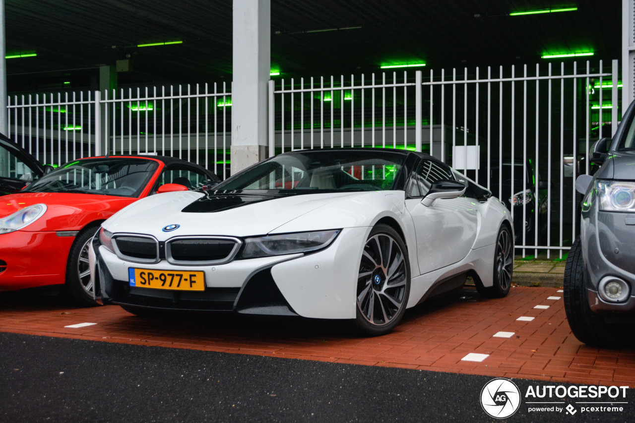 BMW i8 Roadster