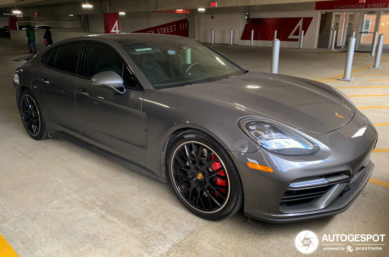 Porsche 971 Panamera Turbo