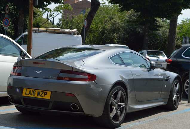 Aston Martin V8 Vantage 2012