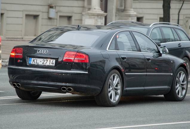 Audi S8 D3