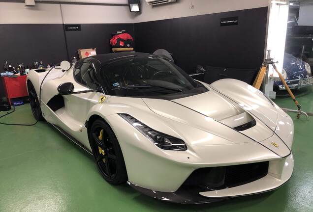 Ferrari LaFerrari Aperta