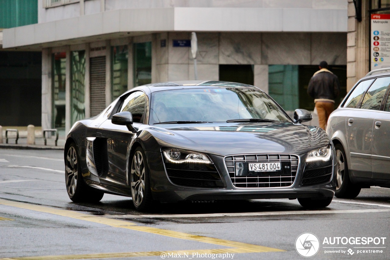 Audi R8 V10