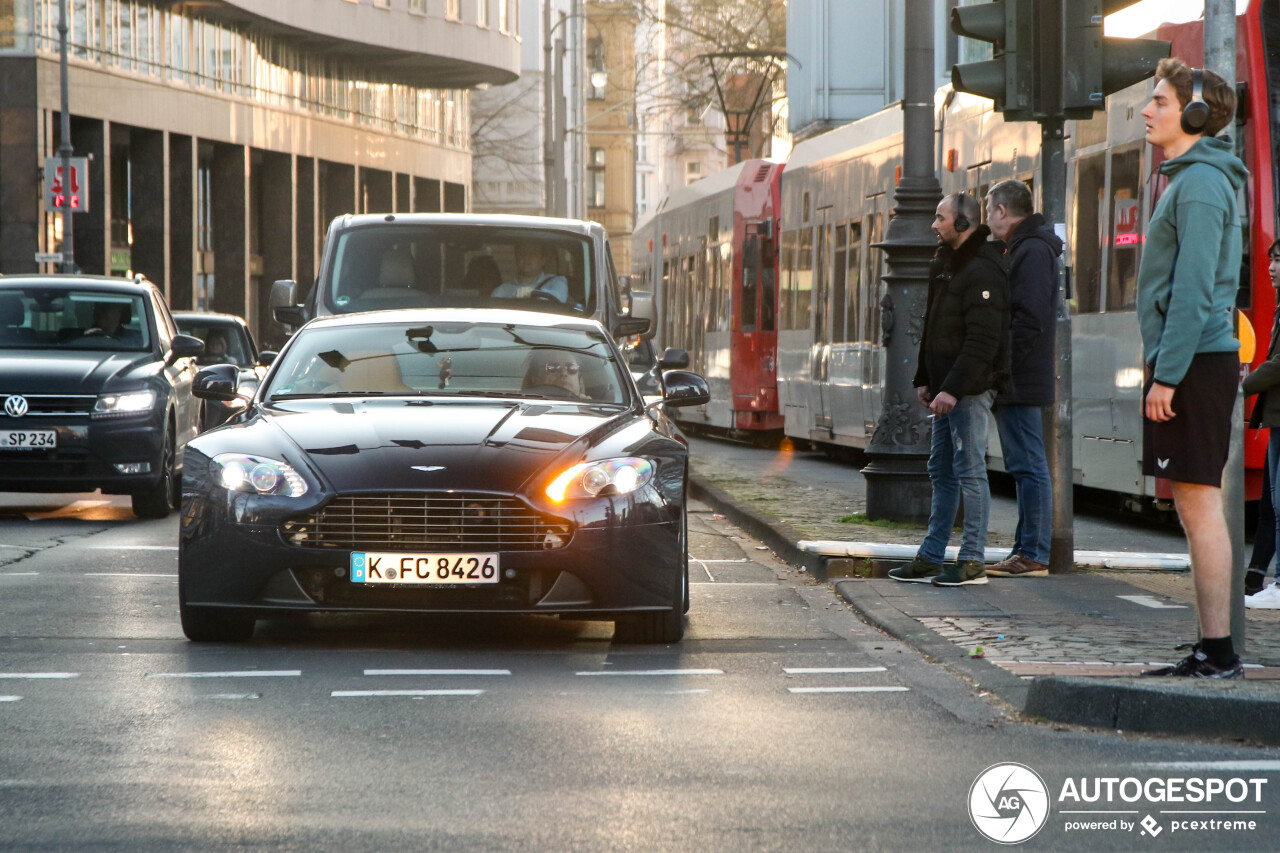 Aston Martin V8 Vantage 2012