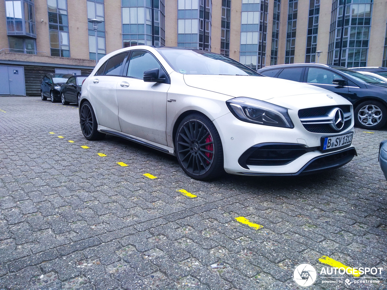 Mercedes-AMG A 45 W176 2015