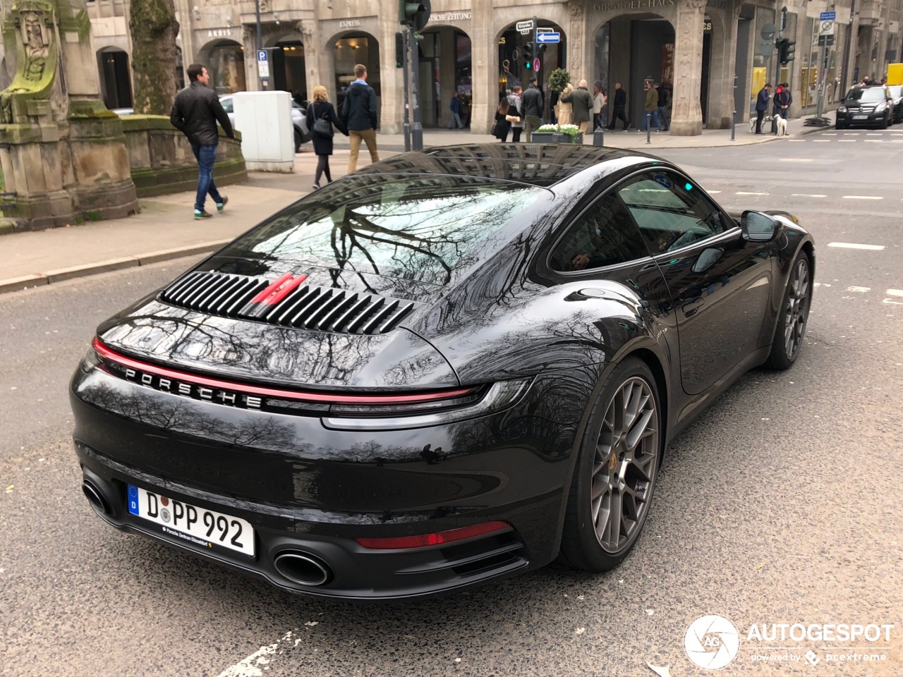 Porsche 992 Carrera 4S