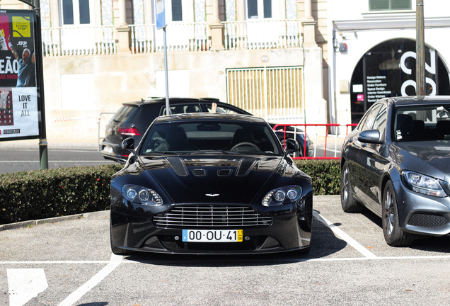 Aston Martin V12 Vantage Carbon Black Edition