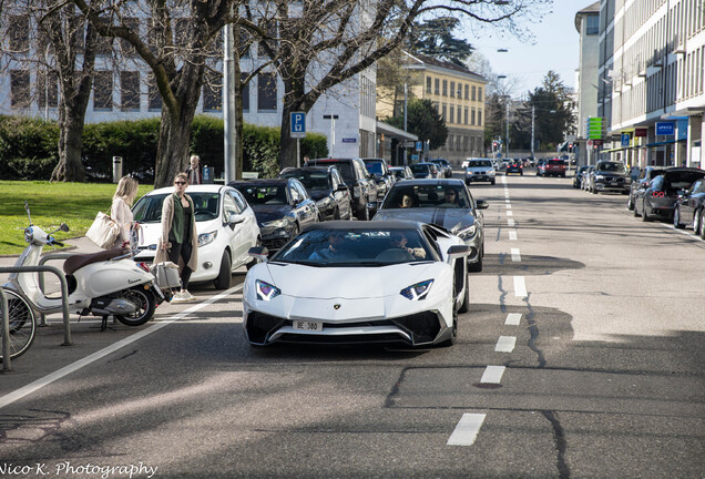 Lamborghini Aventador LP700-4