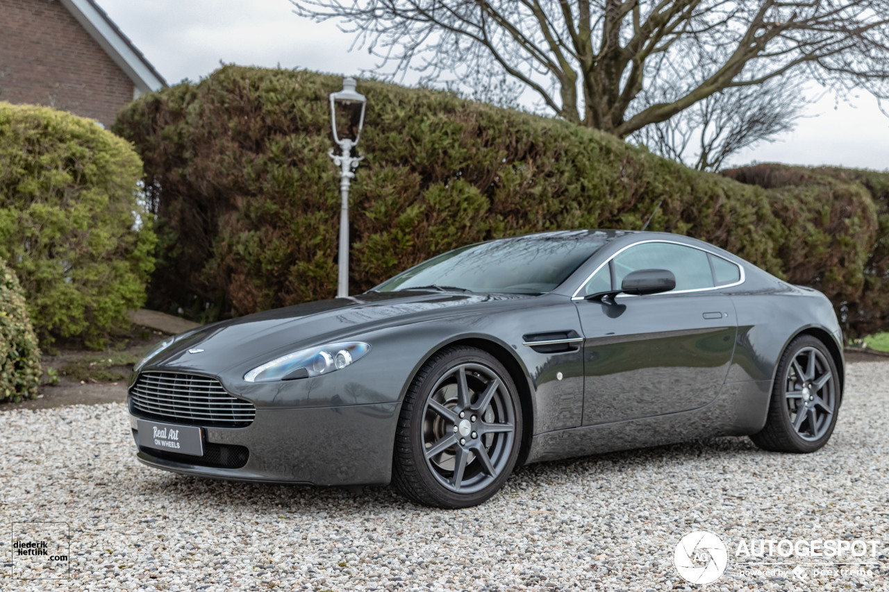 Aston Martin V8 Vantage