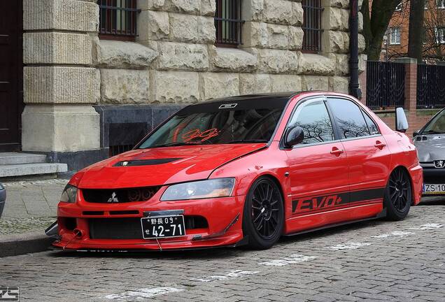 Mitsubishi Lancer Evolution IX MR FQ-300