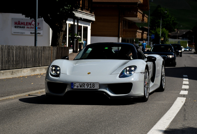 Porsche 918 Spyder Weissach Package