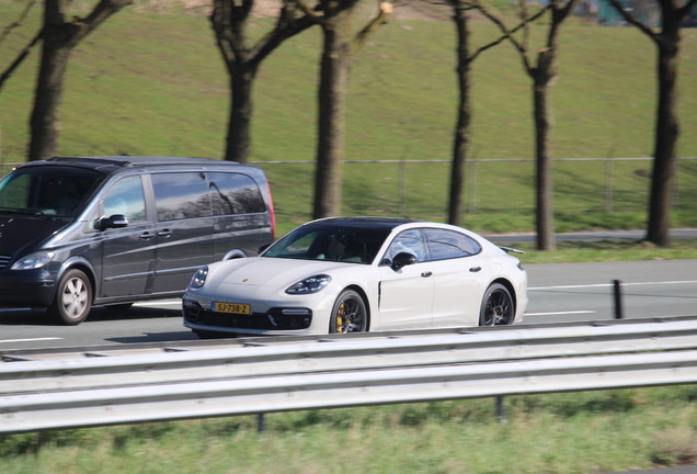 Porsche 971 Panamera Turbo S E-Hybrid Executive