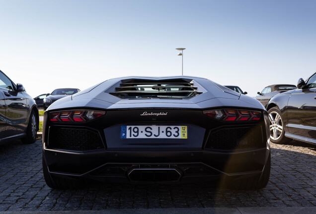 Lamborghini Aventador LP700-4