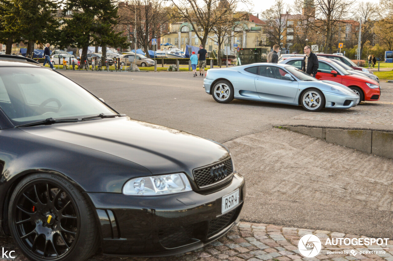 Audi RS4 Avant B5