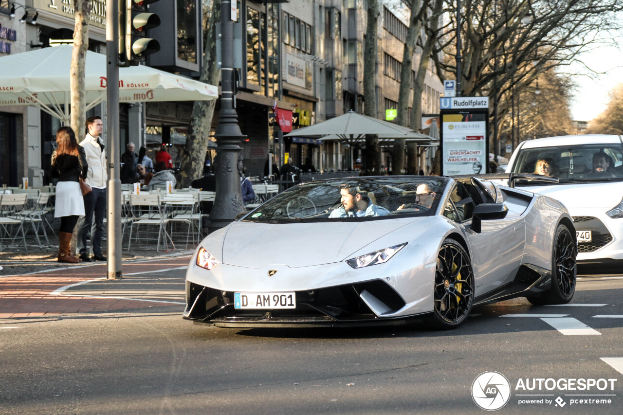 Lamborghini Huracán LP640-4 Performante Spyder