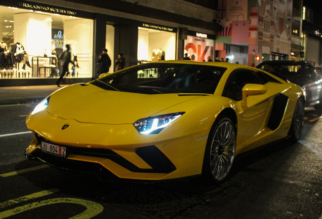 Lamborghini Aventador S LP740-4