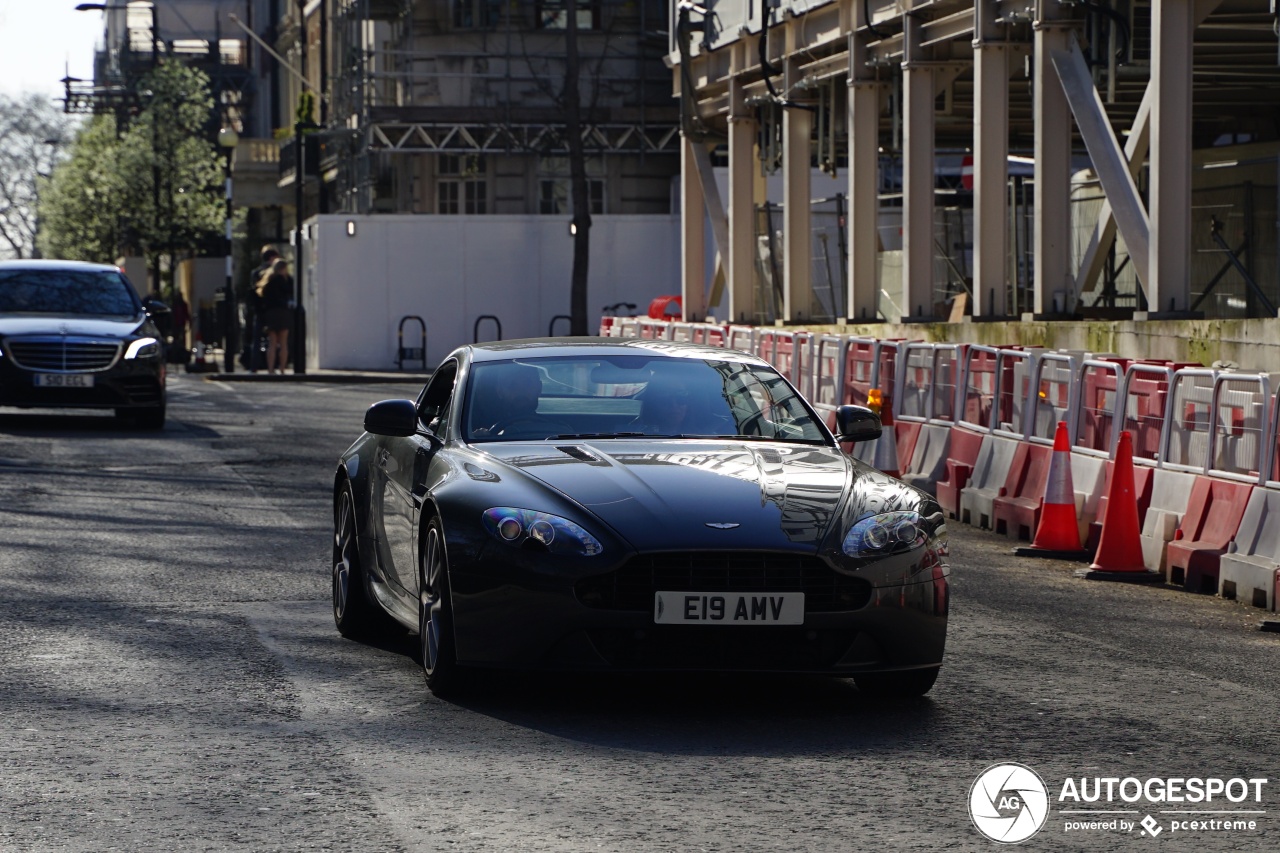 Aston Martin V8 Vantage 2012