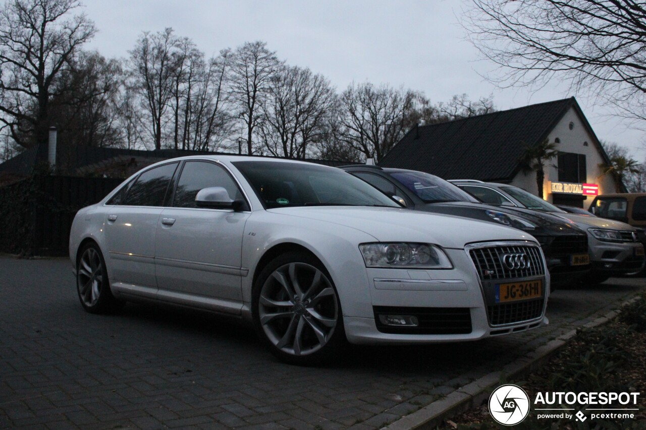 Audi S8 D3