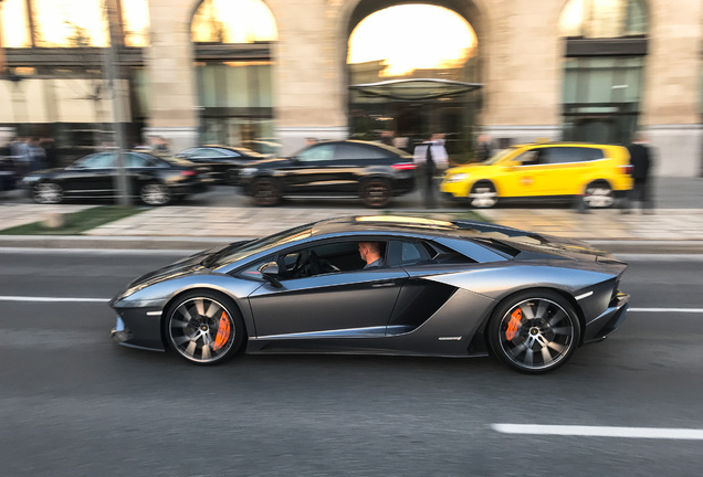 Lamborghini Aventador S LP740-4