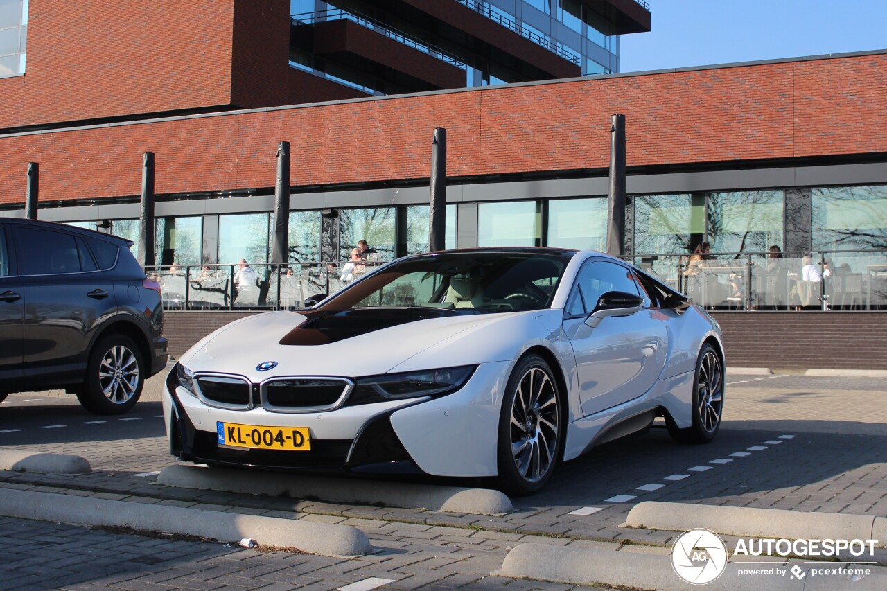 BMW i8