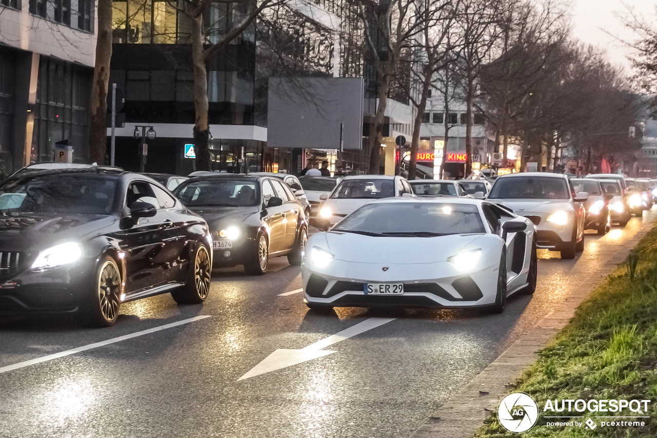 Lamborghini Aventador S LP740-4