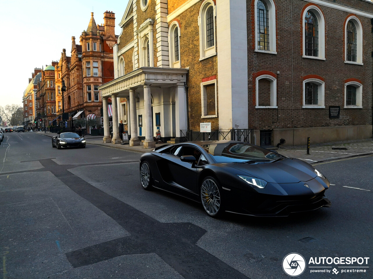 Lamborghini Aventador S LP740-4