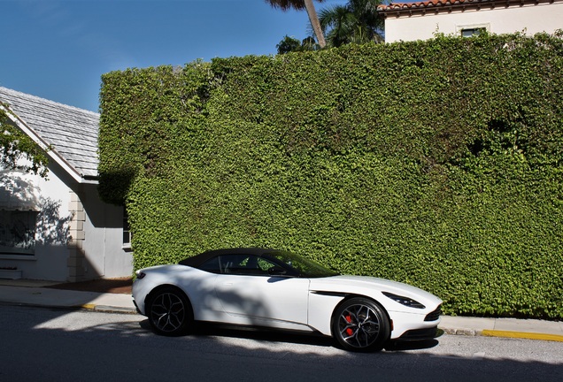 Aston Martin DB11 V8 Volante