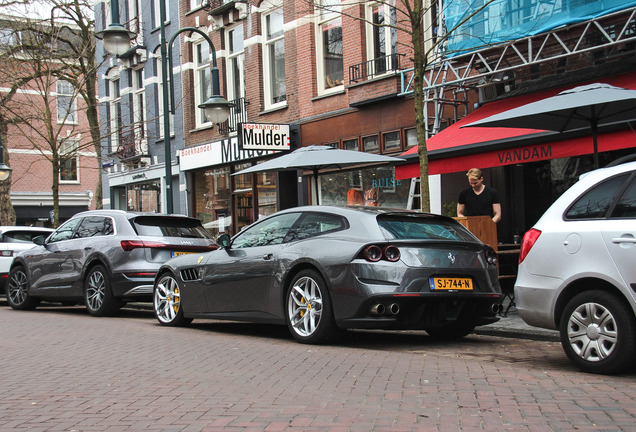 Ferrari GTC4Lusso T