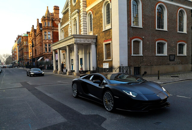 Lamborghini Aventador S LP740-4