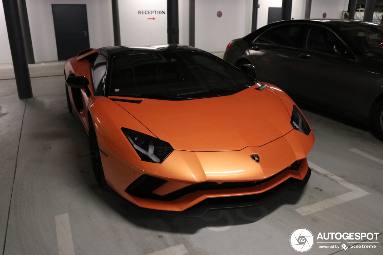 Lamborghini Aventador S LP740-4 Roadster