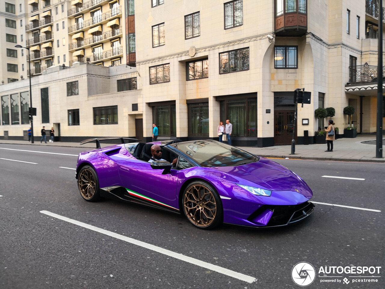 Lamborghini Huracán LP640-4 Performante Spyder